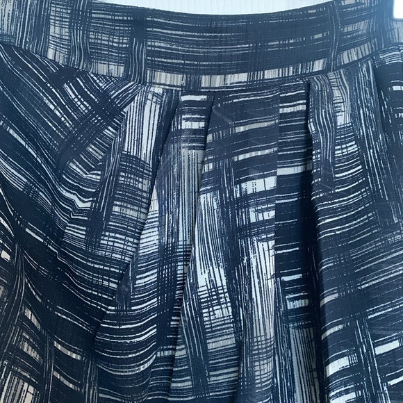 Ann Taylor LOFT Pleated Draped Skirt Women's
Size 8 Navy Black Grey Print Pretty - Picture 4 of 11